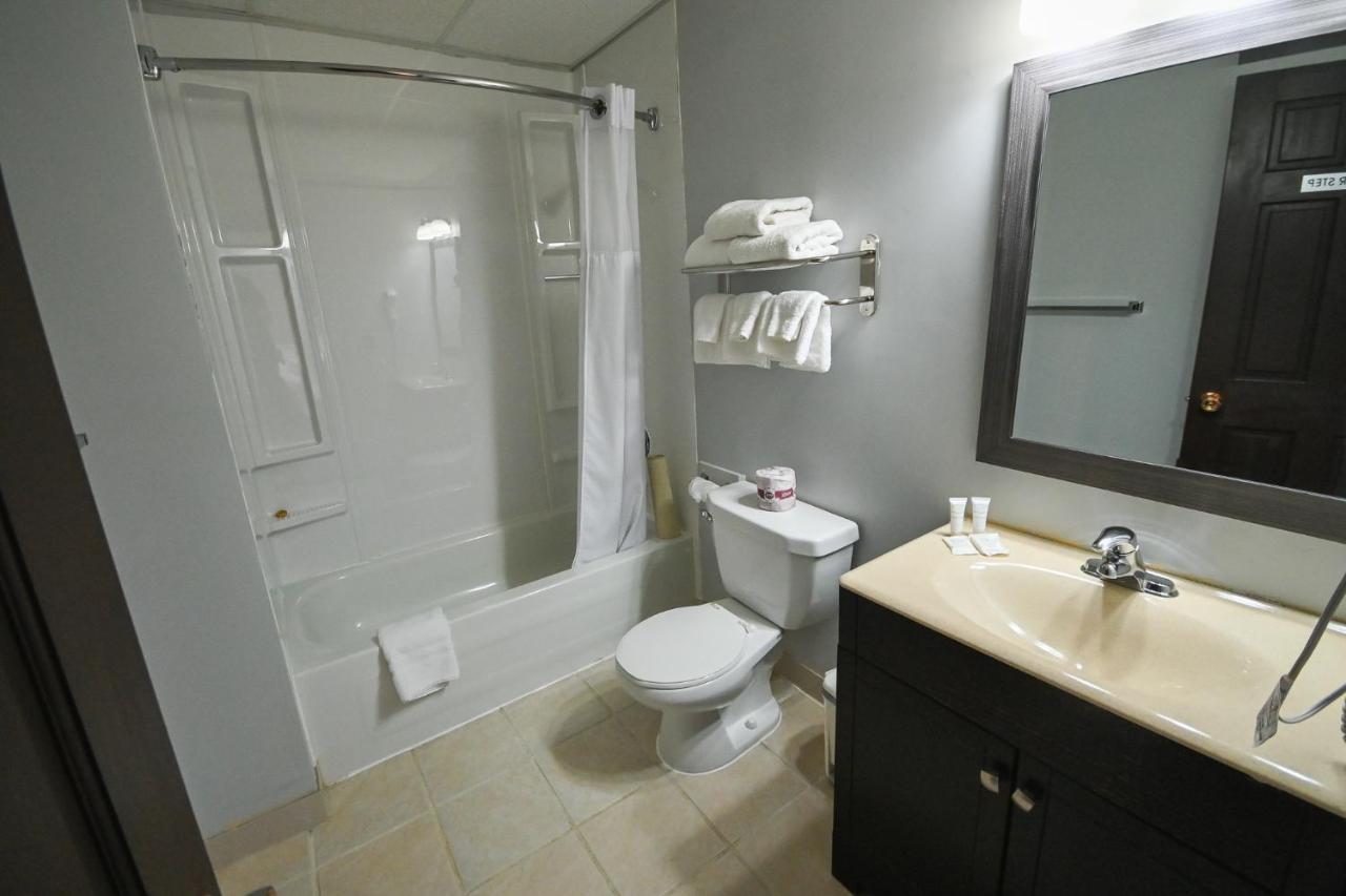 Le Voyageur Inn Mattawa Exteriör bild