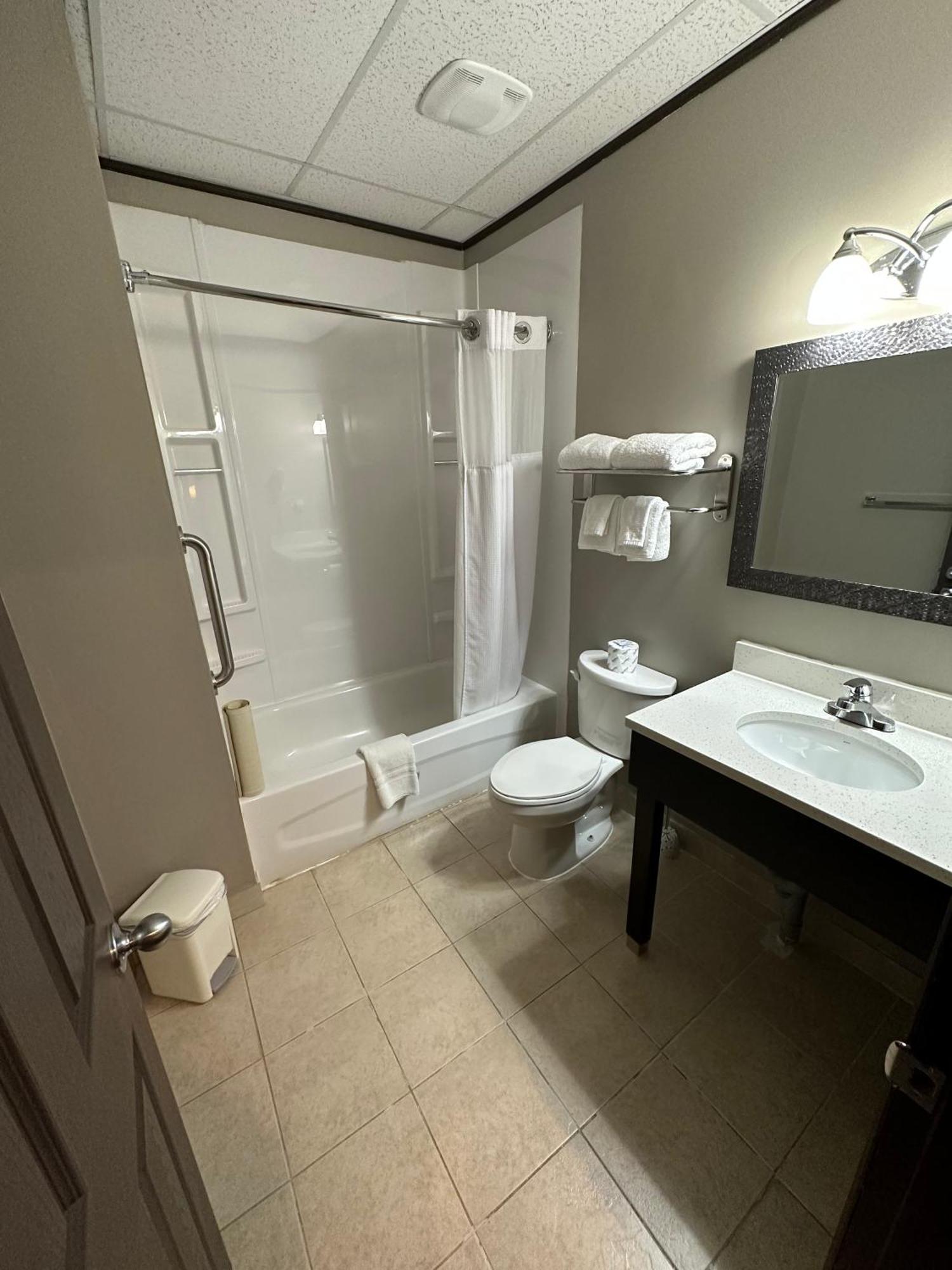 Le Voyageur Inn Mattawa Exteriör bild