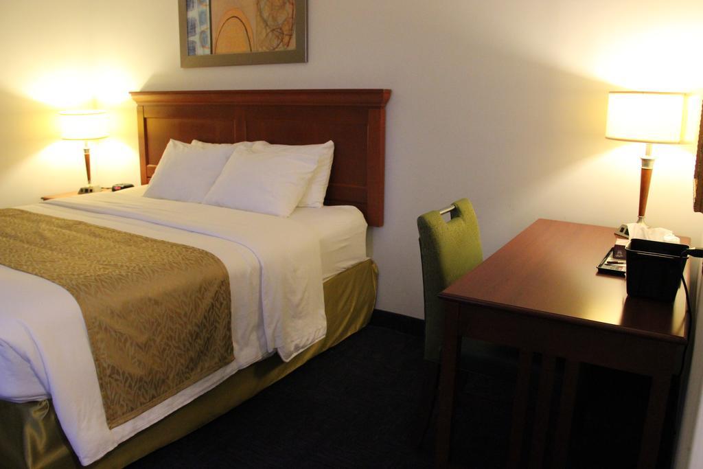 Le Voyageur Inn Mattawa Exteriör bild