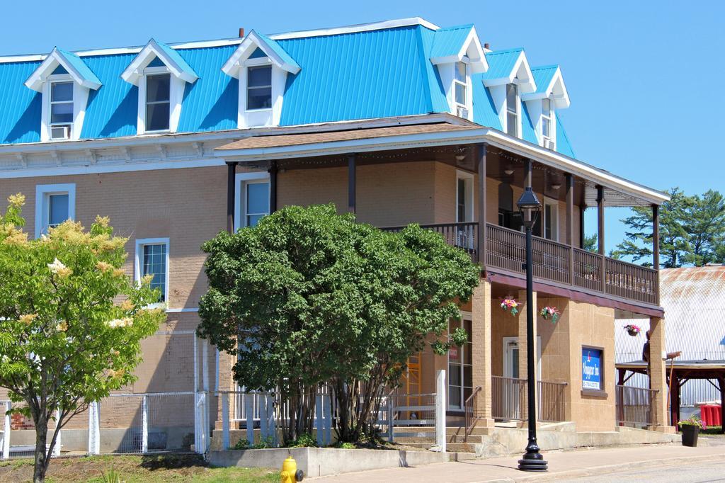 Le Voyageur Inn Mattawa Exteriör bild